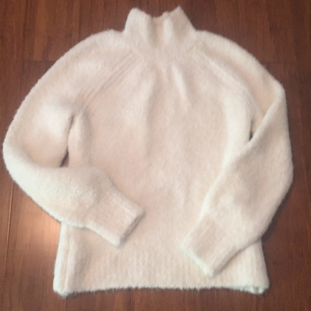 Gap pull over Sweater